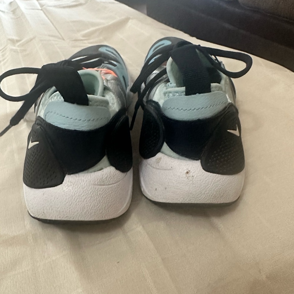 Great walking shoe. - Picture 4 of 4